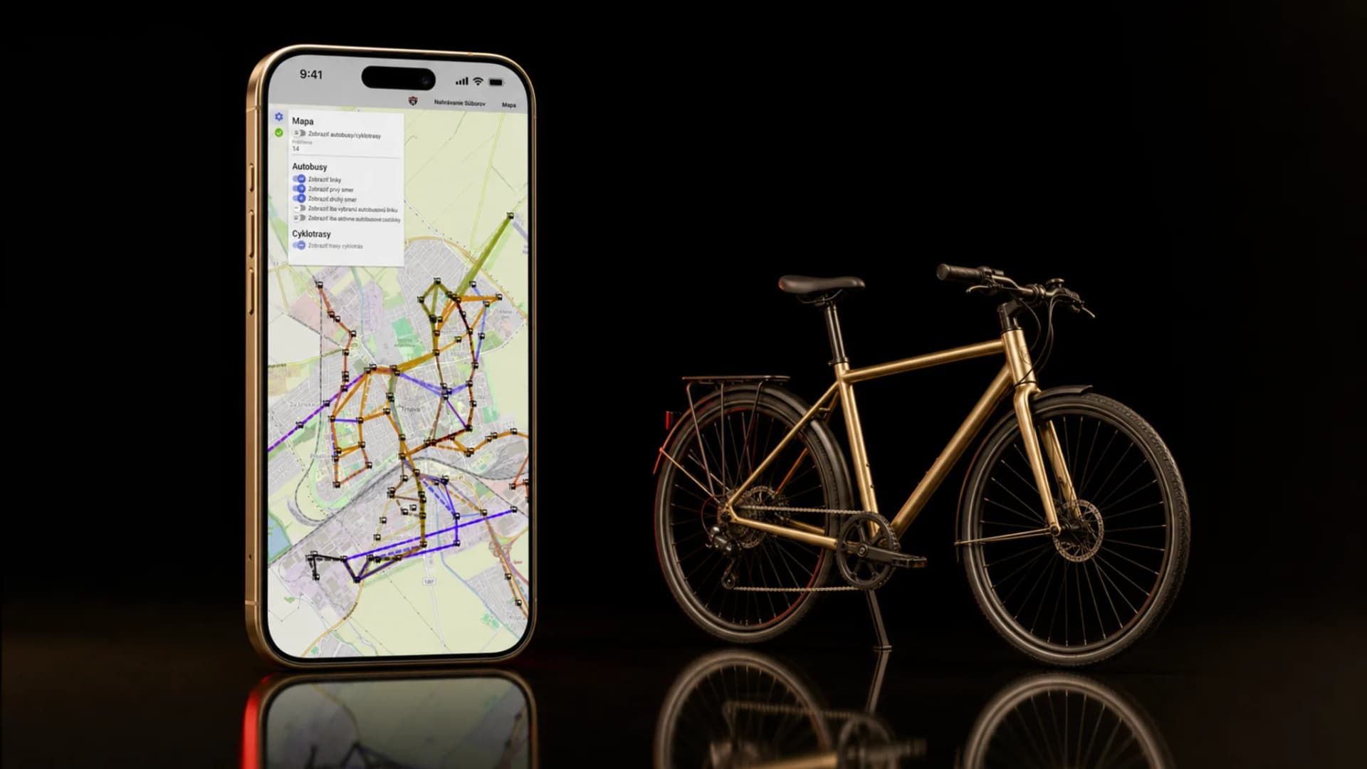 Editoriálna prezentácia cyklistickej mapy Trnavy na iPhone vedľa zlatého bicykla